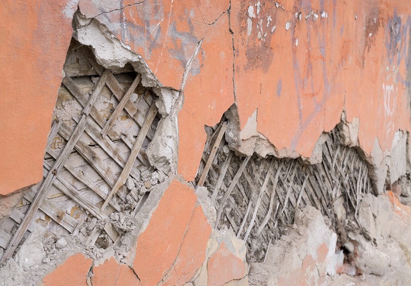 How to Remove Plaster Walls After a Flood